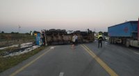 Ağdaşda yük maşını aşdı, xəsarət alanlar var - FOTO