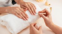Qalıcı manikür etdirənlərin NƏZƏRİNƏ: Gel lak xərçəngə səbəb ola bilər