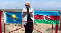 Aleksandr Kalyaninovun anası Aktauda ucaldılan abidəni ZİYARƏT ETDİ – VİDEO
