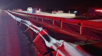 Goranboyda avtomobil yol kənarındakı maneəyə çırpıldı - FOTO