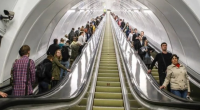 Bakı metrosunda HƏYƏCANLI ANLAR: Ana və övladları...