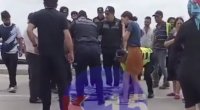Bakıda səkiyə çıxan maşın ana və qızını vurdu – Ölən var - VİDEO