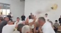 Azərbaycanlı deputat seçiciyə çaynik atdı - VİDEO