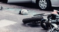 Avtomobil motosikletlə toqquşdu - ÖLƏN VAR