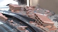Maşınını binanın yanında saxladı, başına iş gəldi - Video