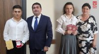 “Yorulduq, amma yolumuza davam etdik” – Qubadlıdan olan əkiz bacı-qardaşın UĞUR HEKAYƏSİ – FOTO