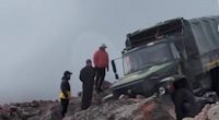 Elbrus dağında kanatın qırılması ilə 25 nəfərlik alpinist qrupu dərəyə düşdü - VİDEO
