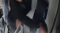 Bakıda sərnişin avtobus sürücüsünü döydü - VİDEO