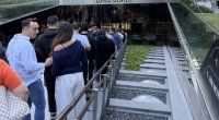 “iPhone 17” almaq üçün mağazanın önündə gecədən növbə tutdular – FOTO