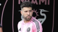 Məşhur futbolçu karyerasını başa vurur