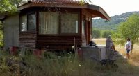 "Kurtlar Vadisi"nin məşhur aktyoru indi daxmada yaşayır - FOTO