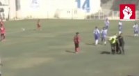 İranda futbol qalmaqalı: Kapitan meydanda öz qapıçısını təpiklədi - VİDEO