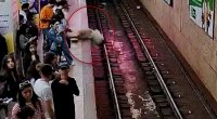 Bakı metrosunda qatar relslərinə düşənlərin görüntüləri – ANBAAN VİDEO