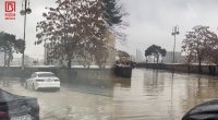 Bakının mərkəzində bu küçəni su basdı &ndash; VİDEO