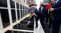 İranın xarici işlər naziri Bakıda şəhidlərin xatirəsini andı – FOTO