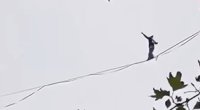 Nəfəs kəsən GÖRÜNTÜ: Qadın hündürlükdə ip üzərində… - VİDEO