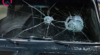Borca görə ana və oğlu döyüldü, maşının şüşəsi sındırıldı - FOTO