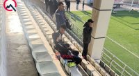 Qurban Qurbanovun cəzalandırdığı Elvin və Abbas tribunadan matça baxdılar - FOTO