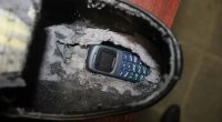 İmtahana ayaqqabısının altında telefon keçirtmək istədi