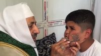Uşaqların ağzına açar qoymaqla sağaldan kişi sosial mediada viral oldu - VİDEO