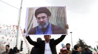 Müctəba yoxdursa, onu yaratmaq lazımdır: Tehranda "Rəhbər" oyunu