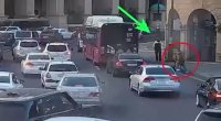 Yol polisi skuterçini qəzadan belə xilas etdi - ANBAAN VİDEO