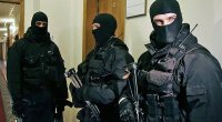 Gümrüdə maskalı şəxslər "Güclü Ermənistan"ın ofisini mühasirəyə alıb