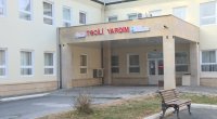 Qaxda idarəetmədən çıxan maşın ağaca çırpıldı - FOTO