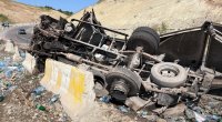Ağsuda yük avtomobili aşdı - Xəsarət alanlar var &ndash; FOTO/VİDEO