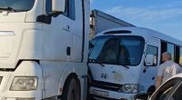 Lökbatanda mikroavtobus yük maşınına çırpıldı - VİDEO