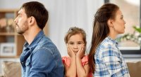 Boşanmış valideynlər arasında MÜBAHİSƏ - Uşağın xaricə çıxışı necə tənzimlənir?