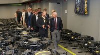 Ukrayna yeraltı dron fabrikini amerikalı senatora GÖSTƏRDİ - FOTO