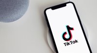 AK &ldquo;TikTok&rdquo;u ittiham etdi: Uşaqların təhlükəsizlik qaydalarını pozur