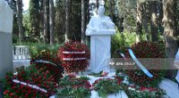 Xalq yazıçısı Elçinin qəbirüstü abidəsinin açılışı oldu