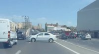 Babək prospektində &ldquo;Cobalt&rdquo; yolun ortasında park edildi - VİDEO