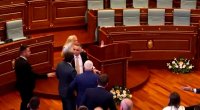 Kosovoda deputat baş nazirə yumurta atdı - parlamentin iclası yarımçıq qaldı - VİDEO