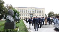 Diplomatlar Şuşada Natəvan, Bülbül və Üzeyir Hacıbəylinin güllələnmiş büstlərinə baxdılar - FOTO
