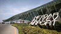 Aeroportda 20 min dollar tapdı, 3 minini dilənçilərə payladı