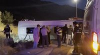 Türkiyədə sərnişin mikroavtobusu ilə minik avtomobili toqquşdu: 7 ölü, 13 yaralı var - VİDEO