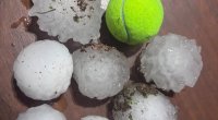 Paraqvayda tennis topu boyda dolu yağdı - VİDEO