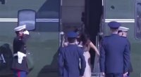 Vensin arvadı körpəsi ilə yıxılmaqdan son anda xilas oldu - Video