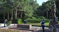 Kambocanın Baş naziri Heydər Əliyevin məzarını ziyarət etdi &ndash; FOTO