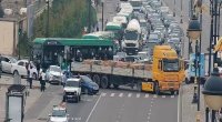 8 Noyabr prospektində nasaz yük maşını hərəkəti məhdudlaşdırdı