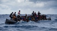 Yunanıstan sahillərində miqrantları daşıyan iki qayıq batdı - 12 ölü var