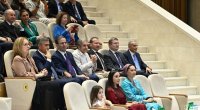 Leyla Əliyeva Arkadağ şəhərində əfsanəvi "Galkynyş" milli atüstü oyunlar qrupunun çıxışını izləyib - FOTO
