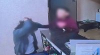Sərxoş kişi 67 yaşlı qadını vəhşicəsinə döydü &ndash; ANBAAN VİDEO