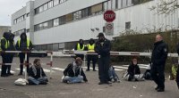 Berlində qeyri-adi ETİRAZ: Fəallar özlərini asfalta yapışdırdılar