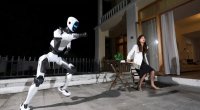 Çində qeyri-adi İXTİRA: Superqəhrəman robot &ndash; VİDEO