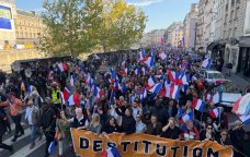 Parisdə HÖKUMƏT BÖHRANI: Makronun istefası tələb edilir - FOTO/VİDEO
