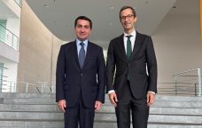 Hikmət Hacıyev Almaniya kanslerinin müşaviri ilə görüşdü – FOTO